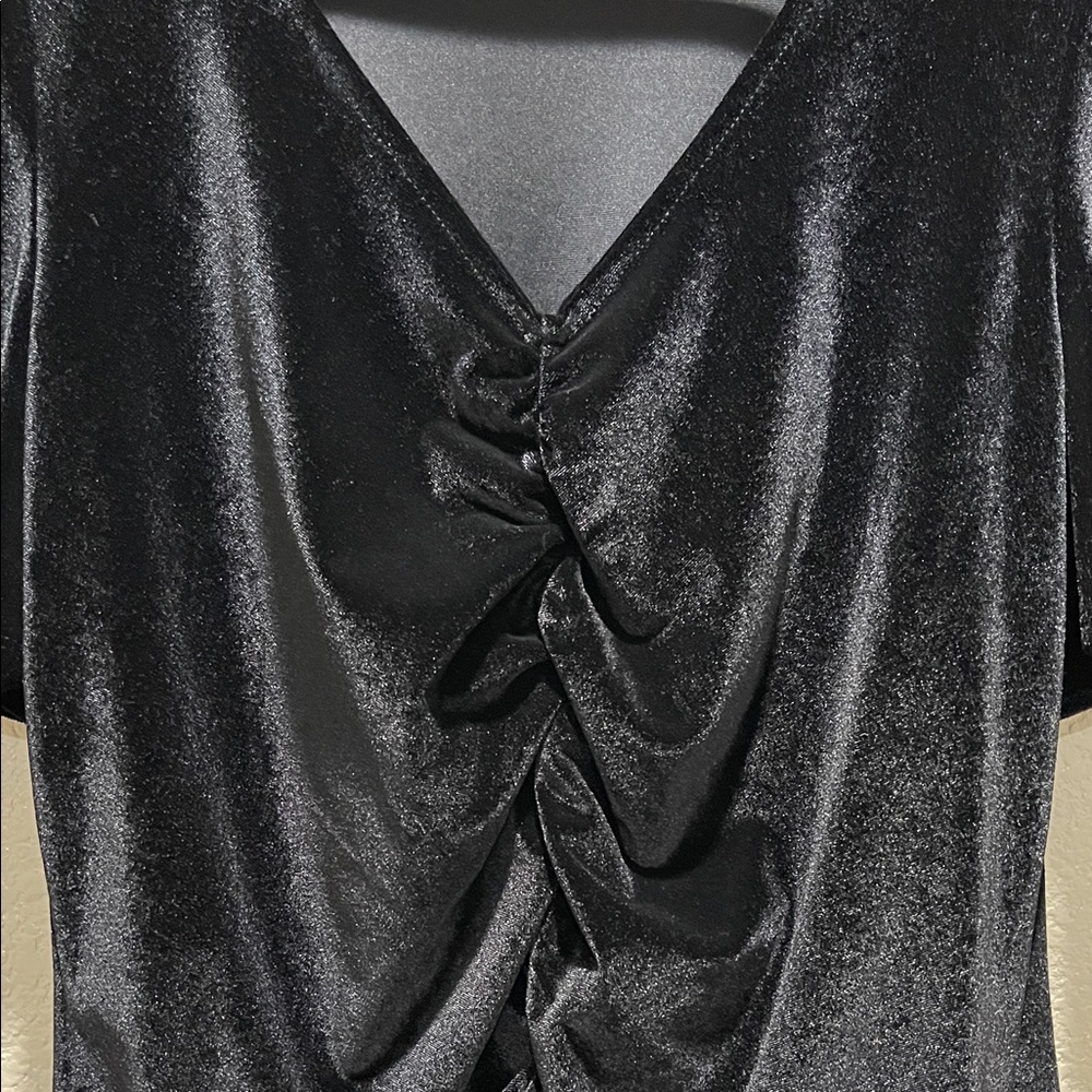 torrid Black Velvet Ruched V-Neck Blouse - Picture 4 of 6